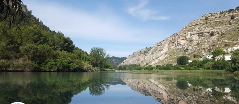 Descubre el Encanto de las Casas Rurales del Herrero en Tolosa: Un Refugio a orillas del Río Júcar muy cerca de Alcalá del Júcar