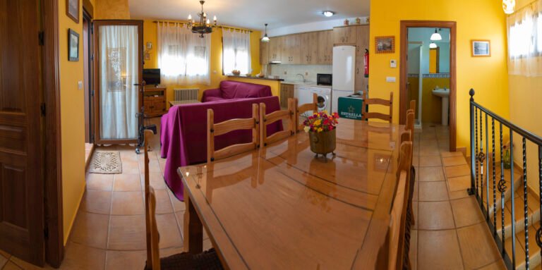 Una casa rural donde cada dormitorio tiene su propio baño: comodidad e intimidad en Casas Rurales del Herrero Alcalá del Júcar